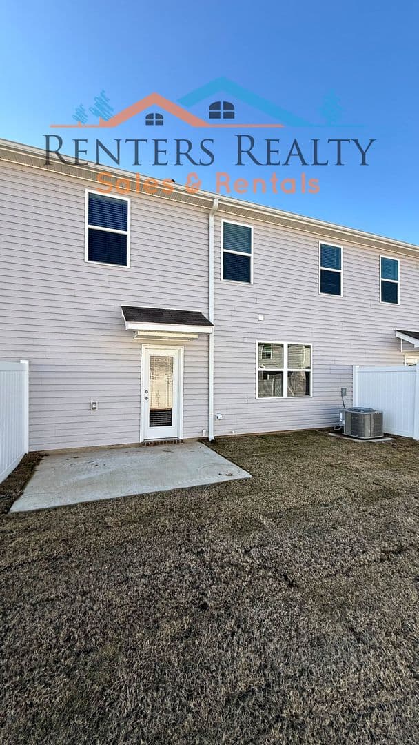 Madison Townhome: 223 Maple Spring Trl