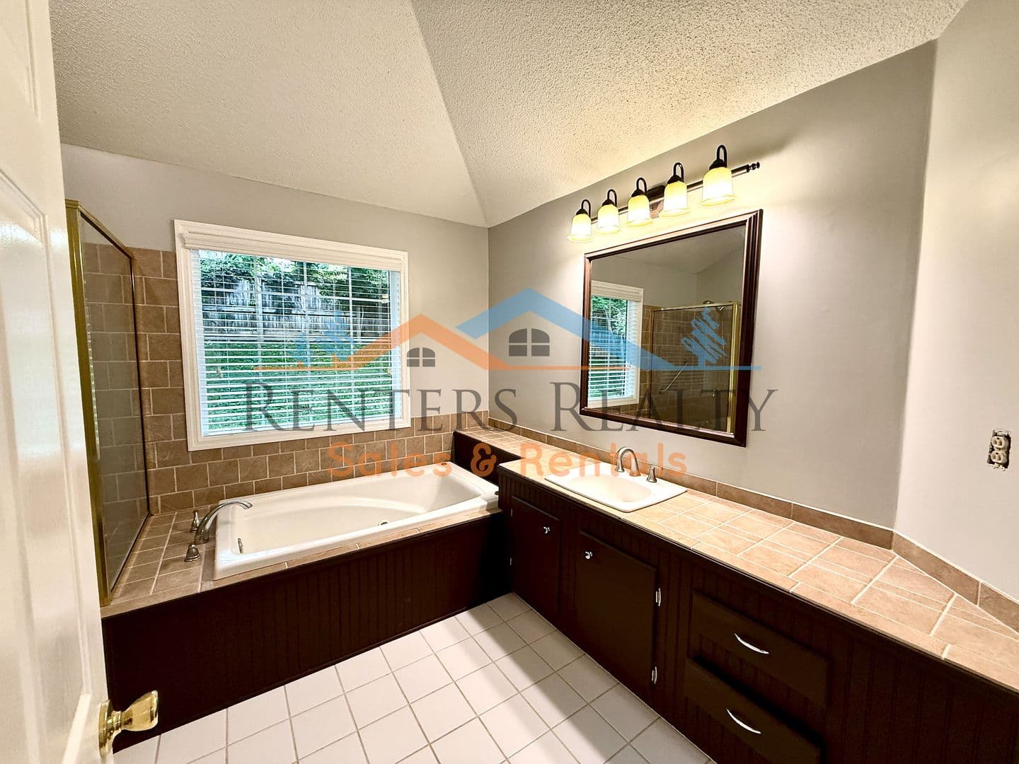 Madison House: 122 Sunset Ridge