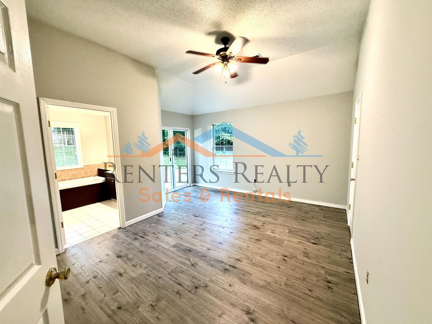 Madison House: 122 Sunset Ridge