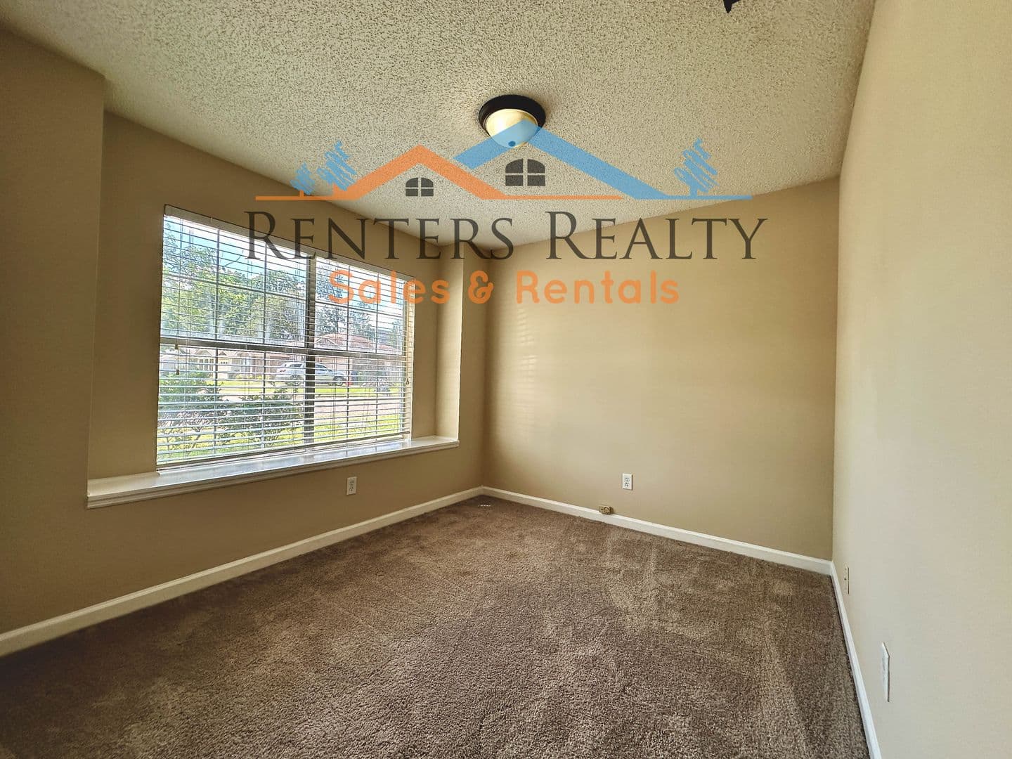 Madison House: 214 Shoals Point Trail
