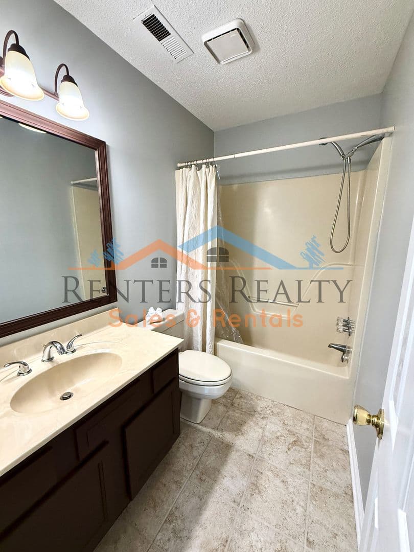 Madison House: 122 Sunset Ridge