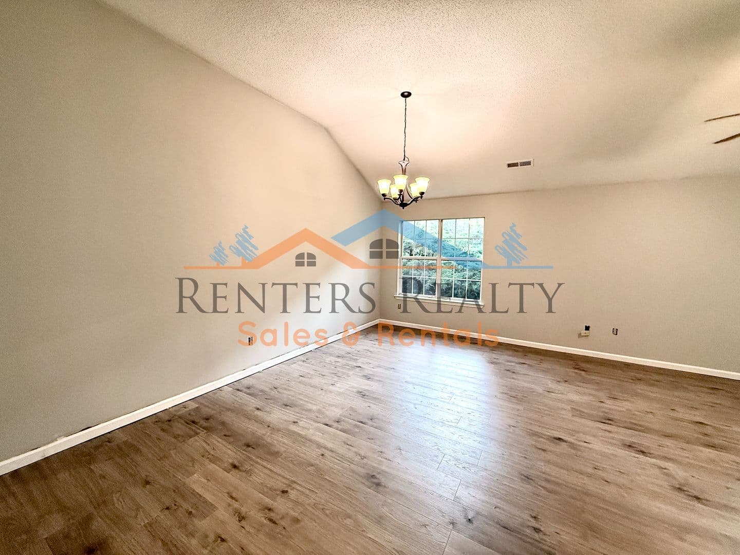 Madison House: 122 Sunset Ridge