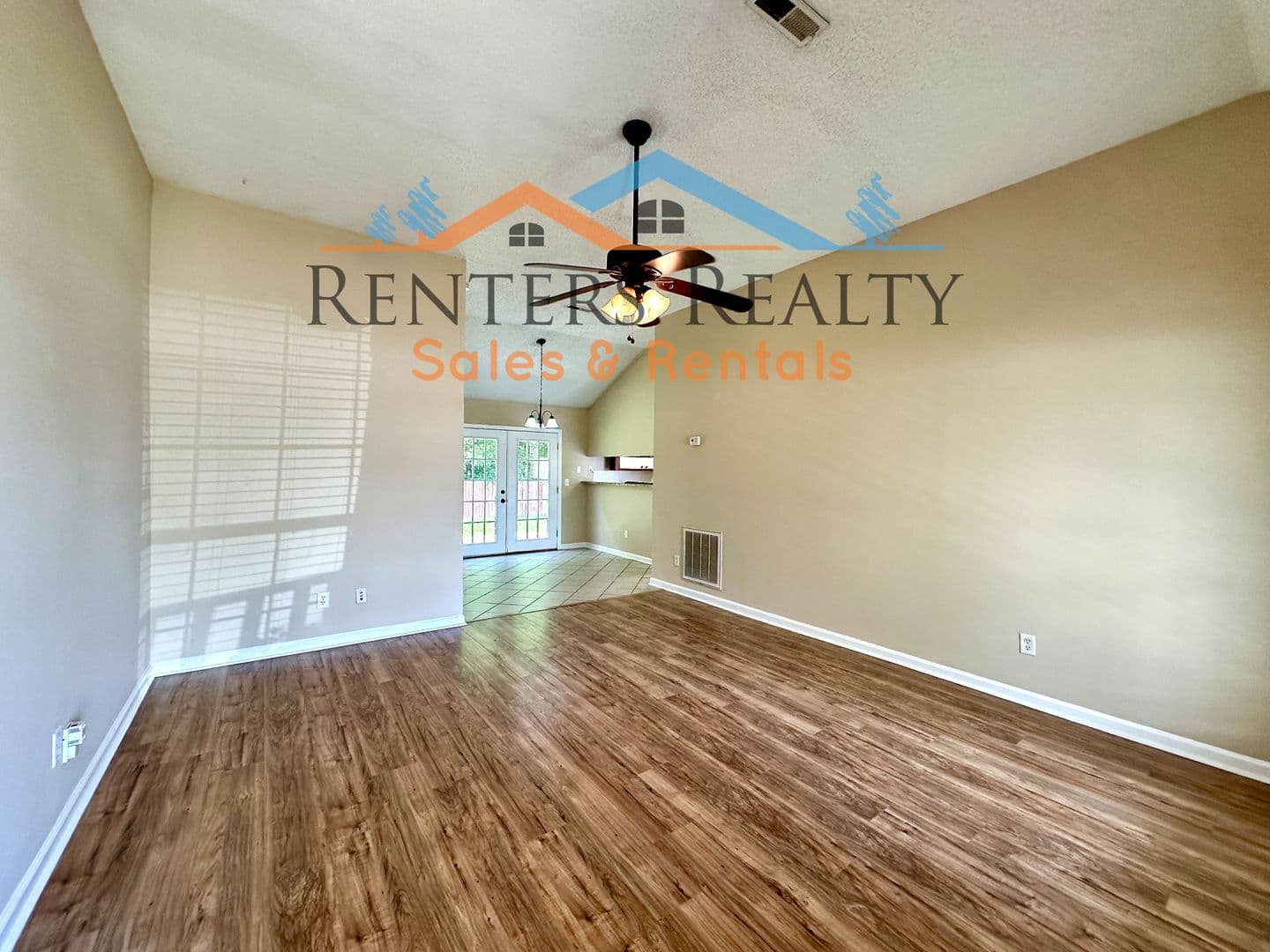 Madison House: 214 Shoals Point Trail