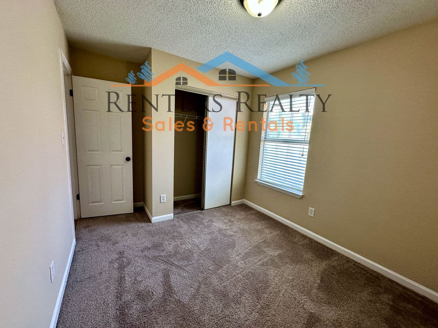 Madison House: 214 Shoals Point Trail