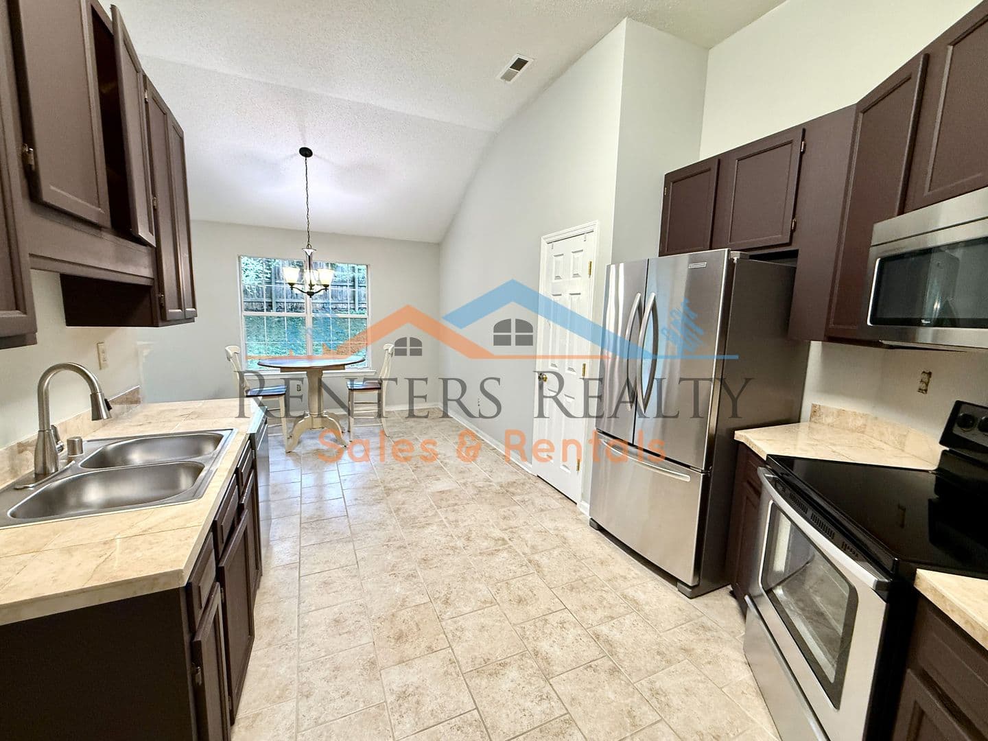 Madison House: 122 Sunset Ridge