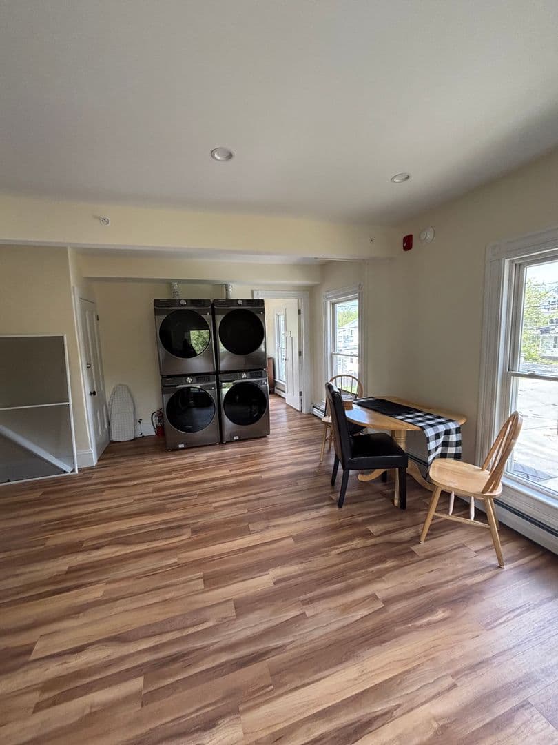 Brunswick Apartment: 49 Cumberland St
