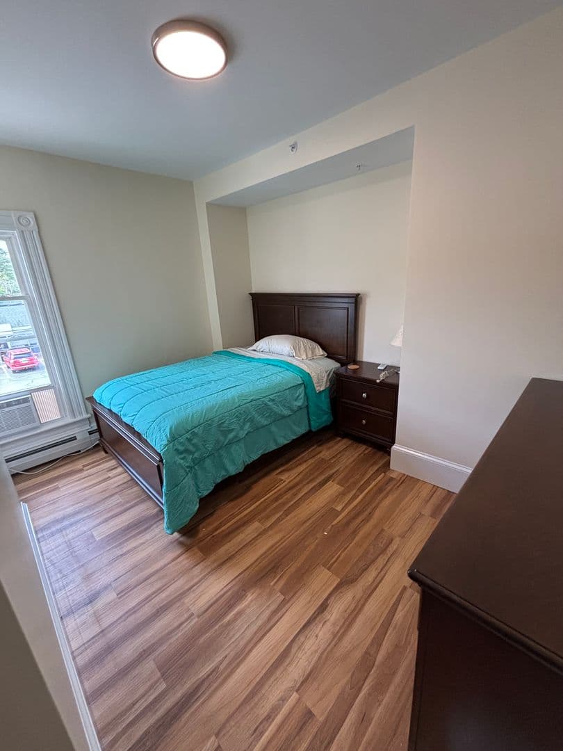 Brunswick Apartment: 49 Cumberland St