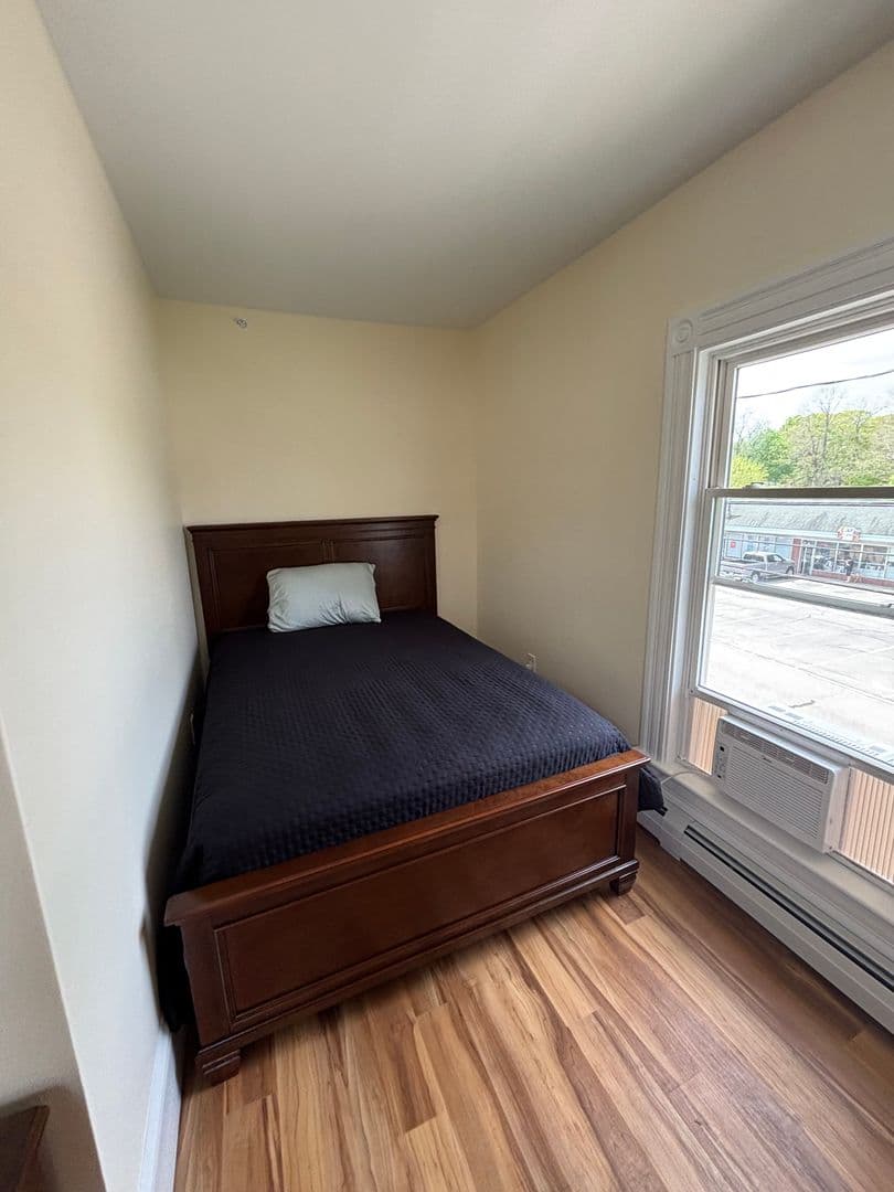 Brunswick Apartment: 49 Cumberland St