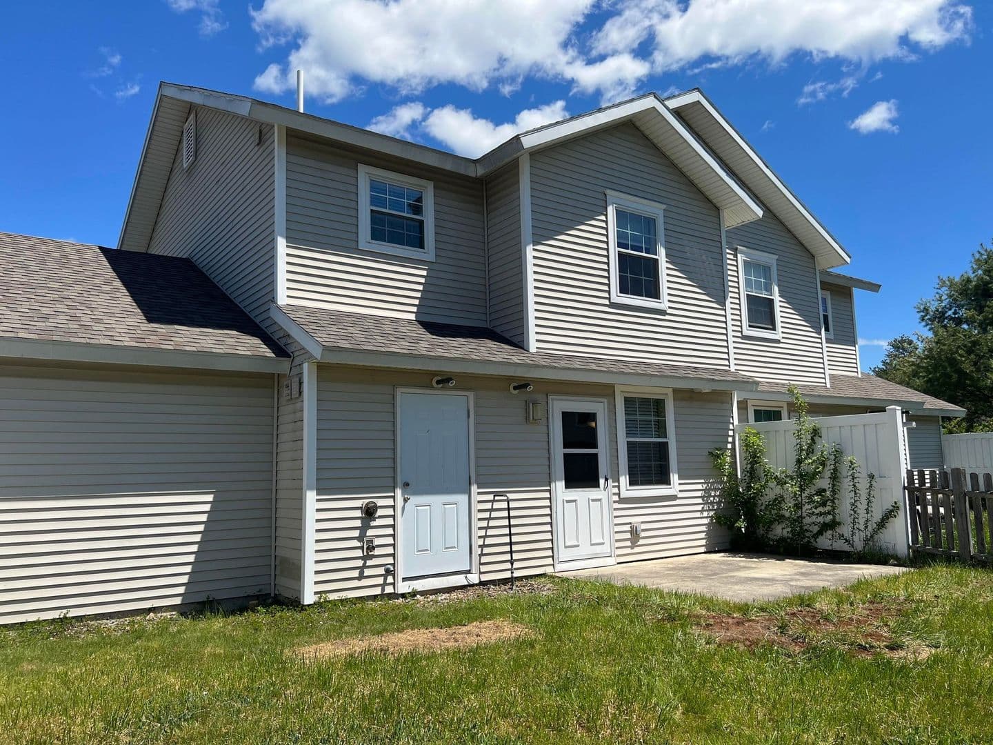 Brunswick House: 4 Enterprise Dr