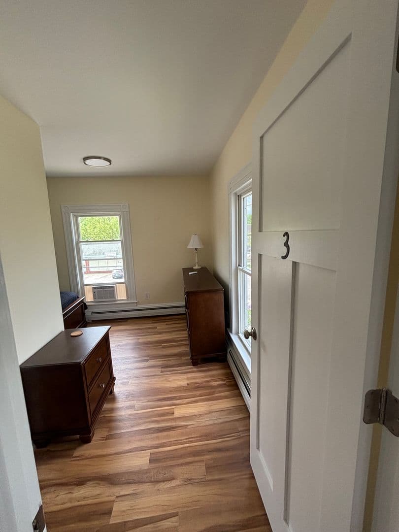 Brunswick Apartment: 49 Cumberland St