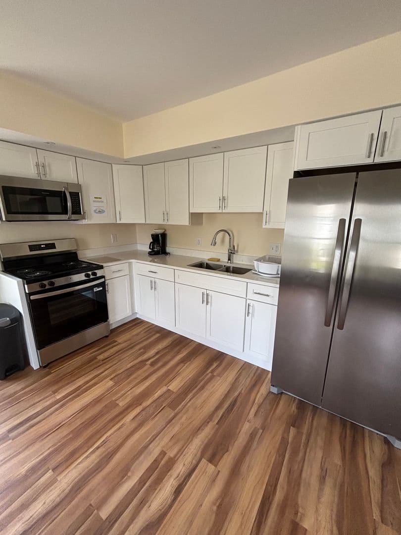 Brunswick Apartment: 49 Cumberland St