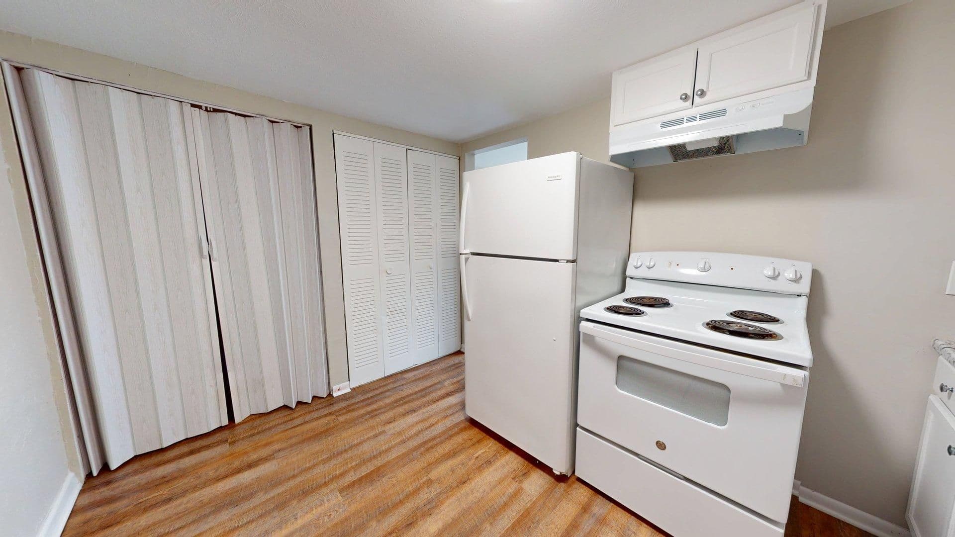 Elyria Apartment: 630 S. Abbe Rd.
