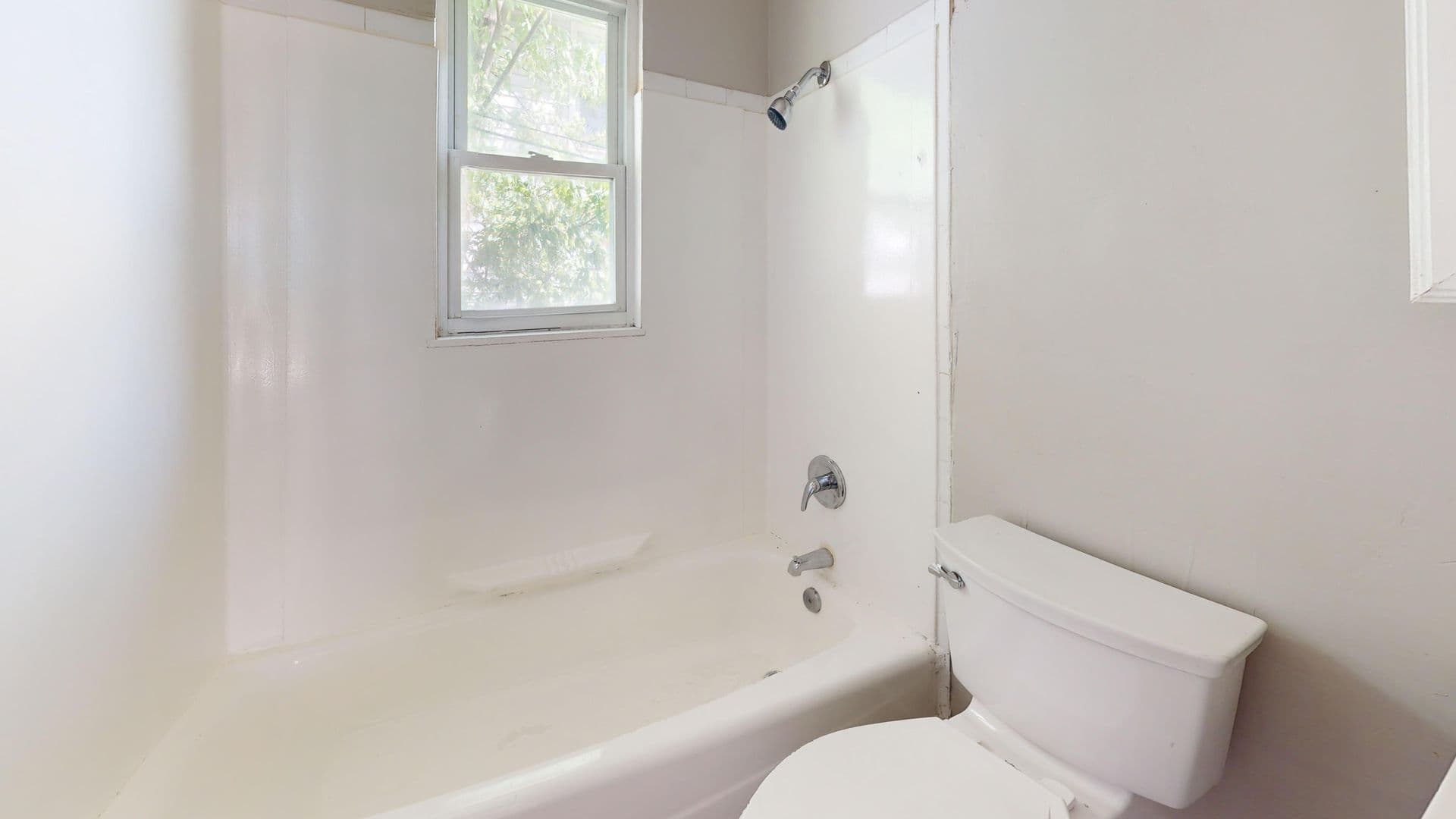 Akron Apartment: 1694 Manchester Road