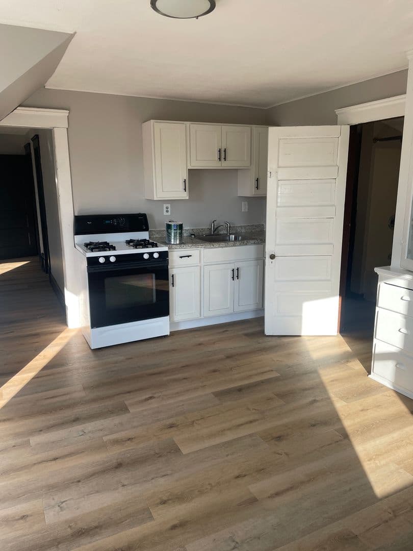 Parma Apartment: 5977 Ridge Road