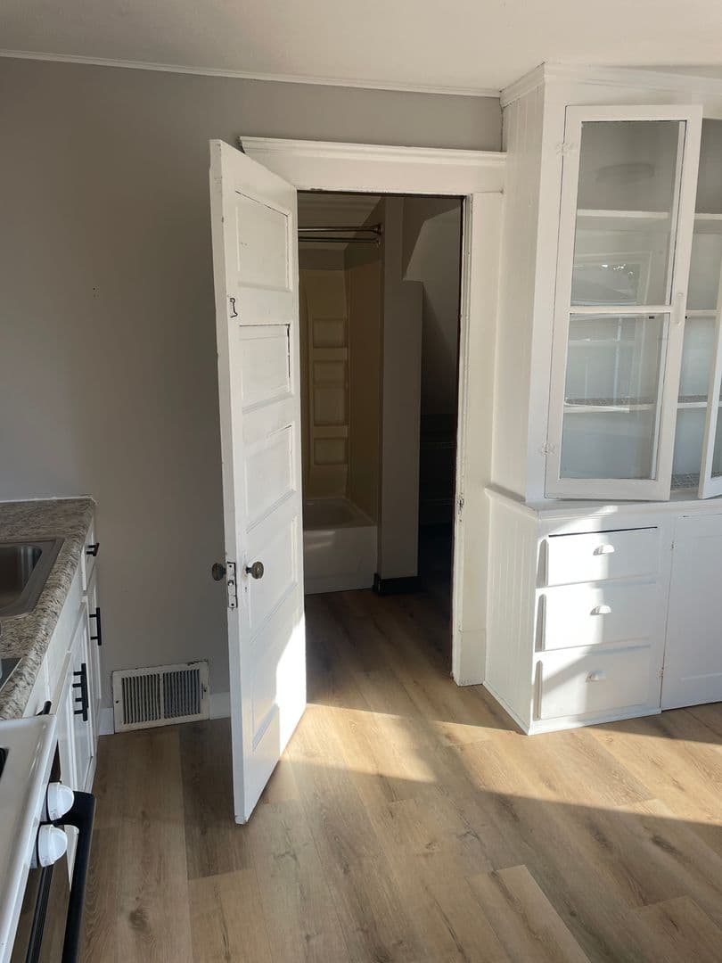 Parma Apartment: 5977 Ridge Road