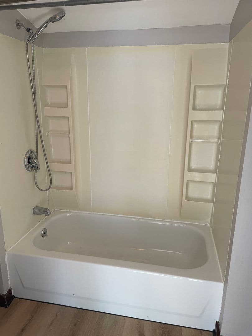 Parma Apartment: 5977 Ridge Road