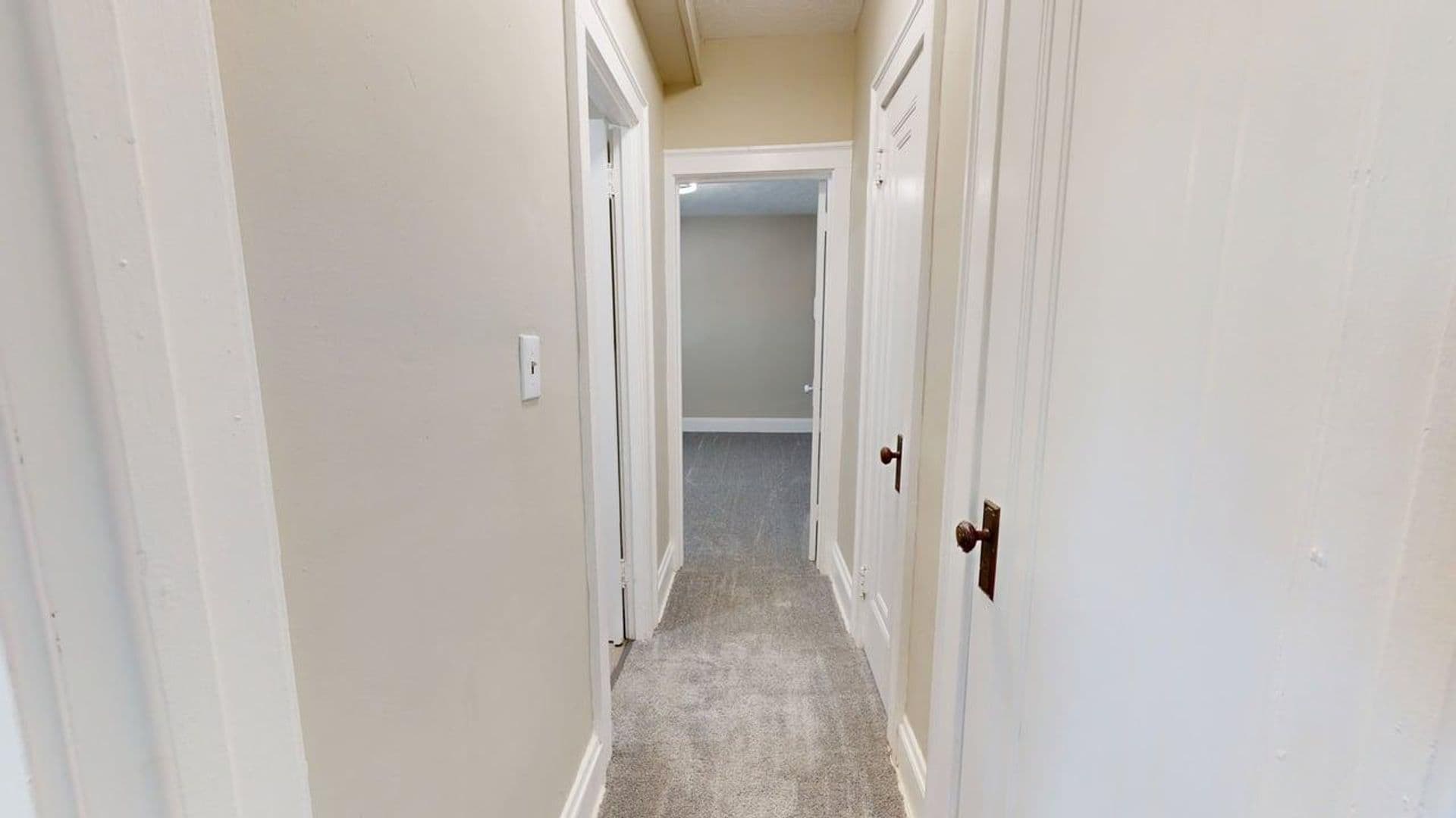 Cleveland Apartment: 3845 Riveredge Rd.