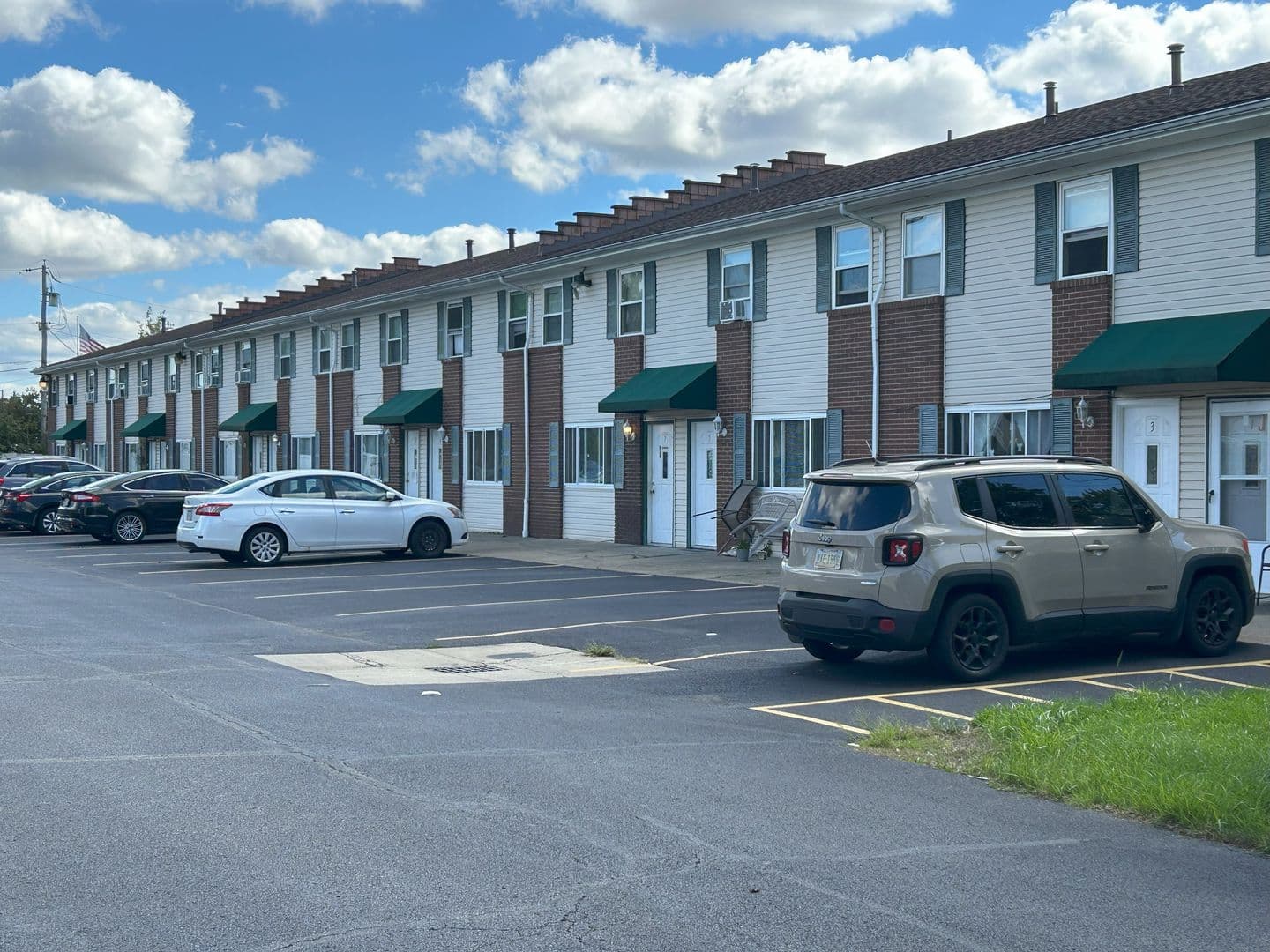 Elyria Apartment: 630 S. Abbe Rd.