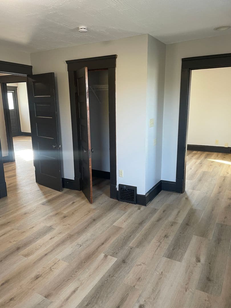 Parma Apartment: 5977 Ridge Road