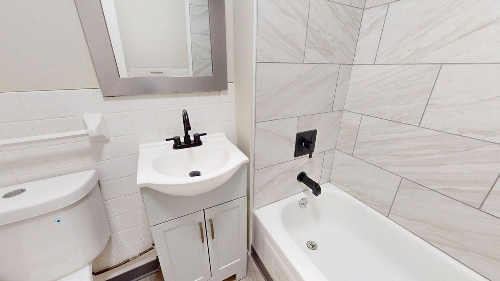 Cleveland Apartment: 3845 Riveredge Rd.