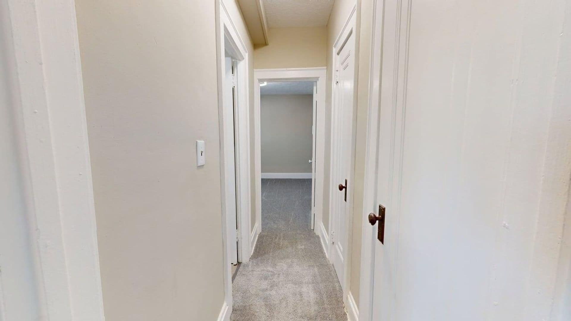 Cleveland Apartment: 3845 Riveredge Rd.