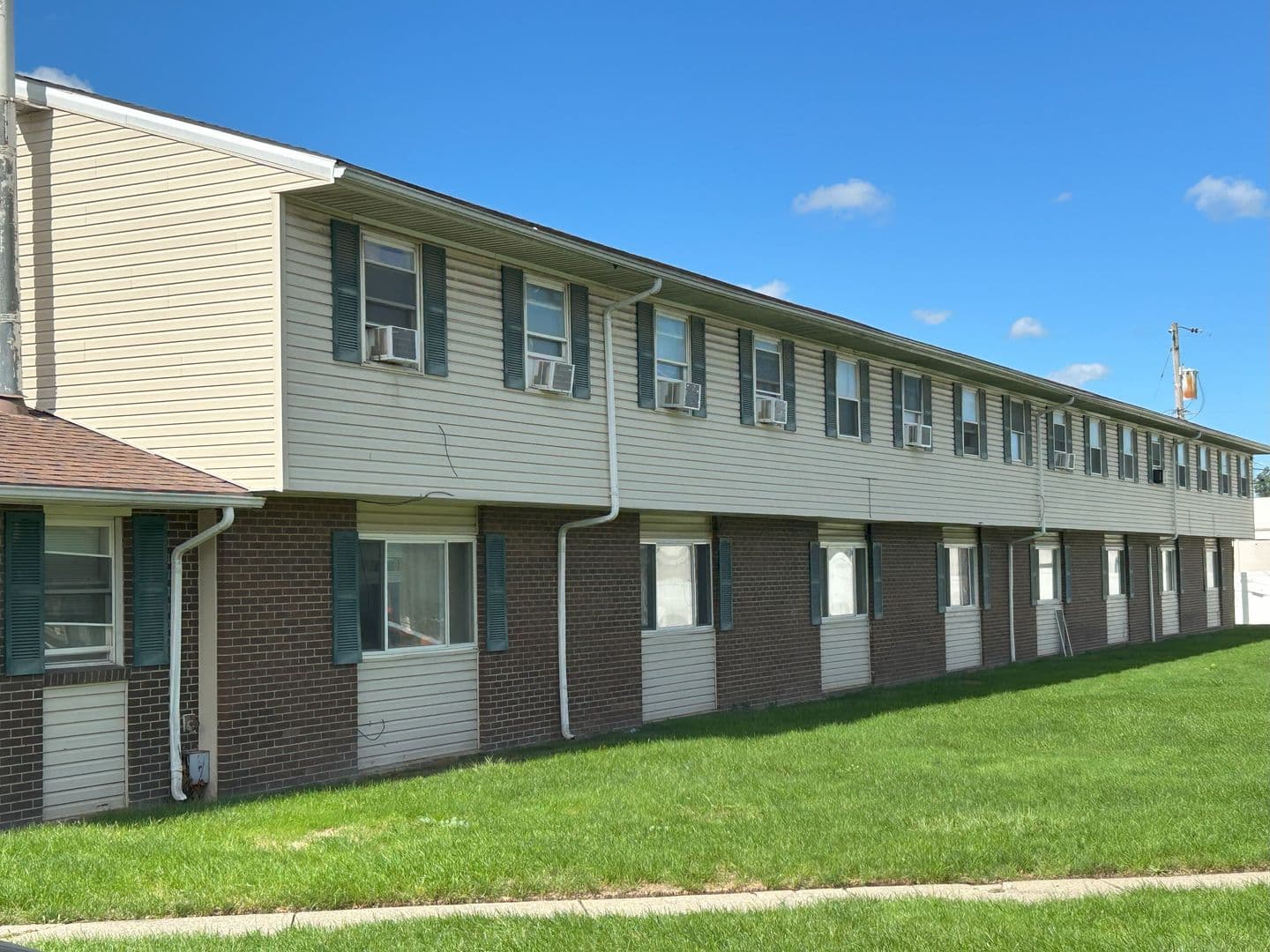 Elyria Apartment: 630 S. Abbe Rd.