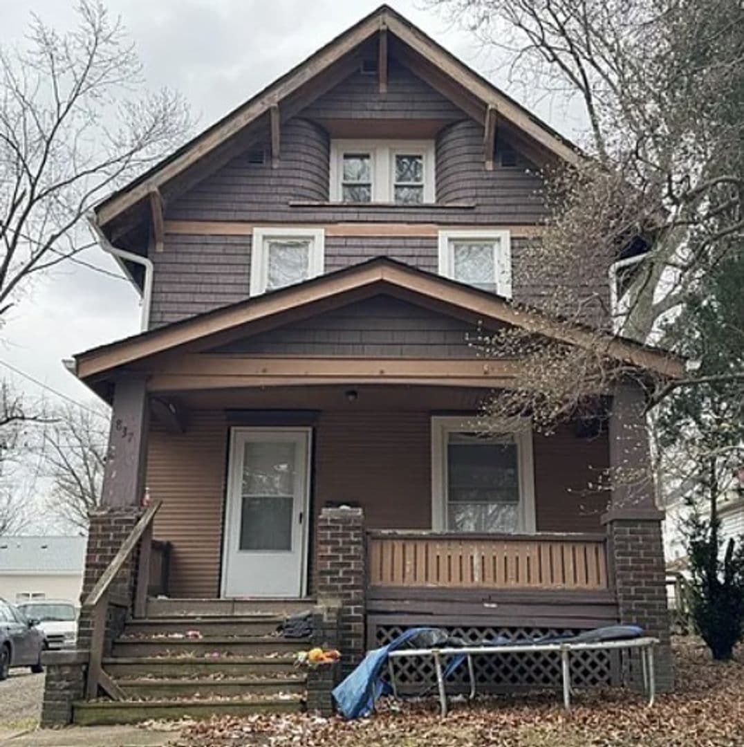 Akron House: 837 Sumner Street