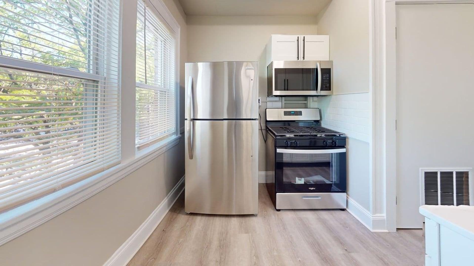 Cleveland Apartment: 3845 Riveredge Rd.