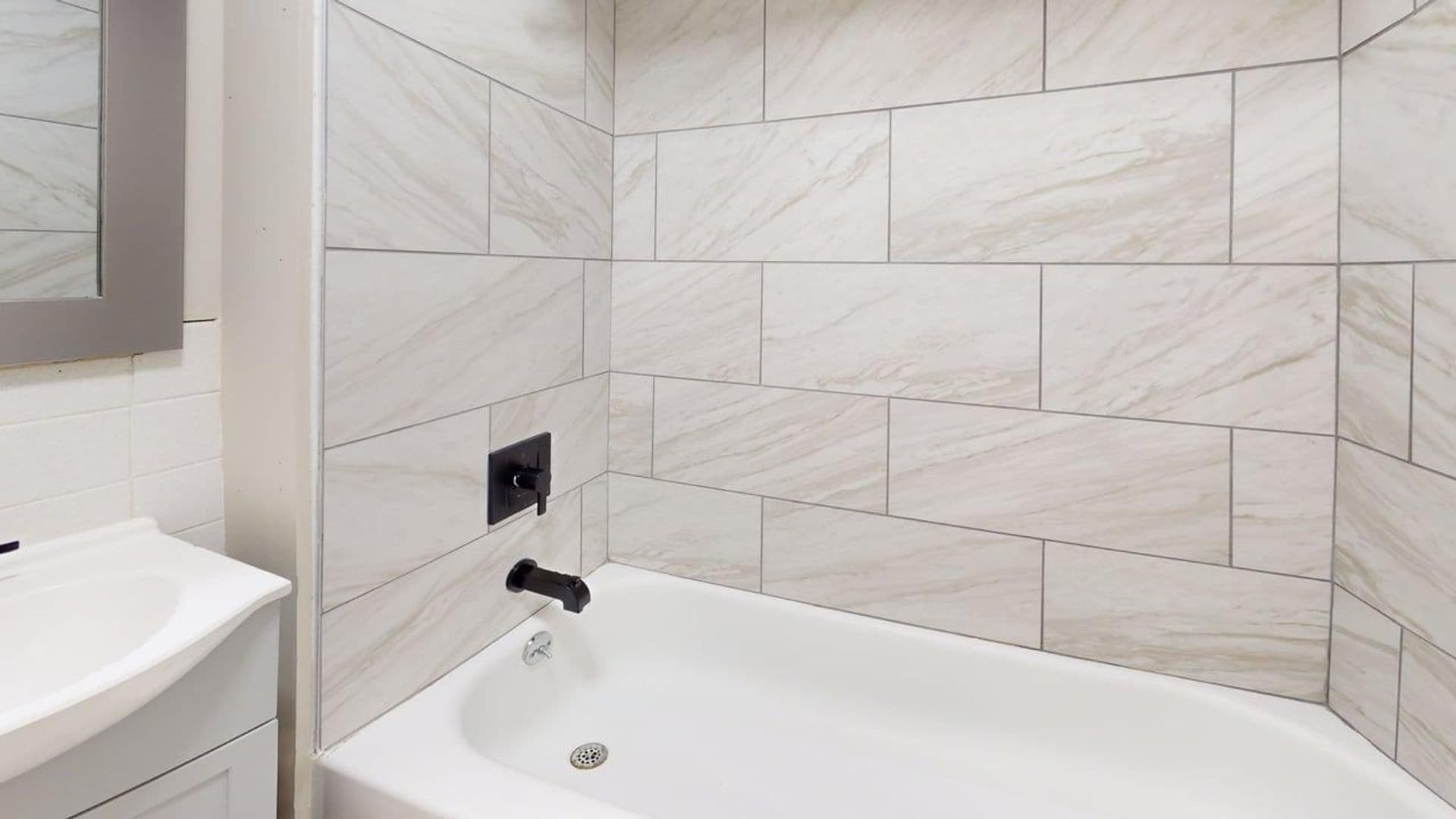 Cleveland Apartment: 3845 Riveredge Rd.