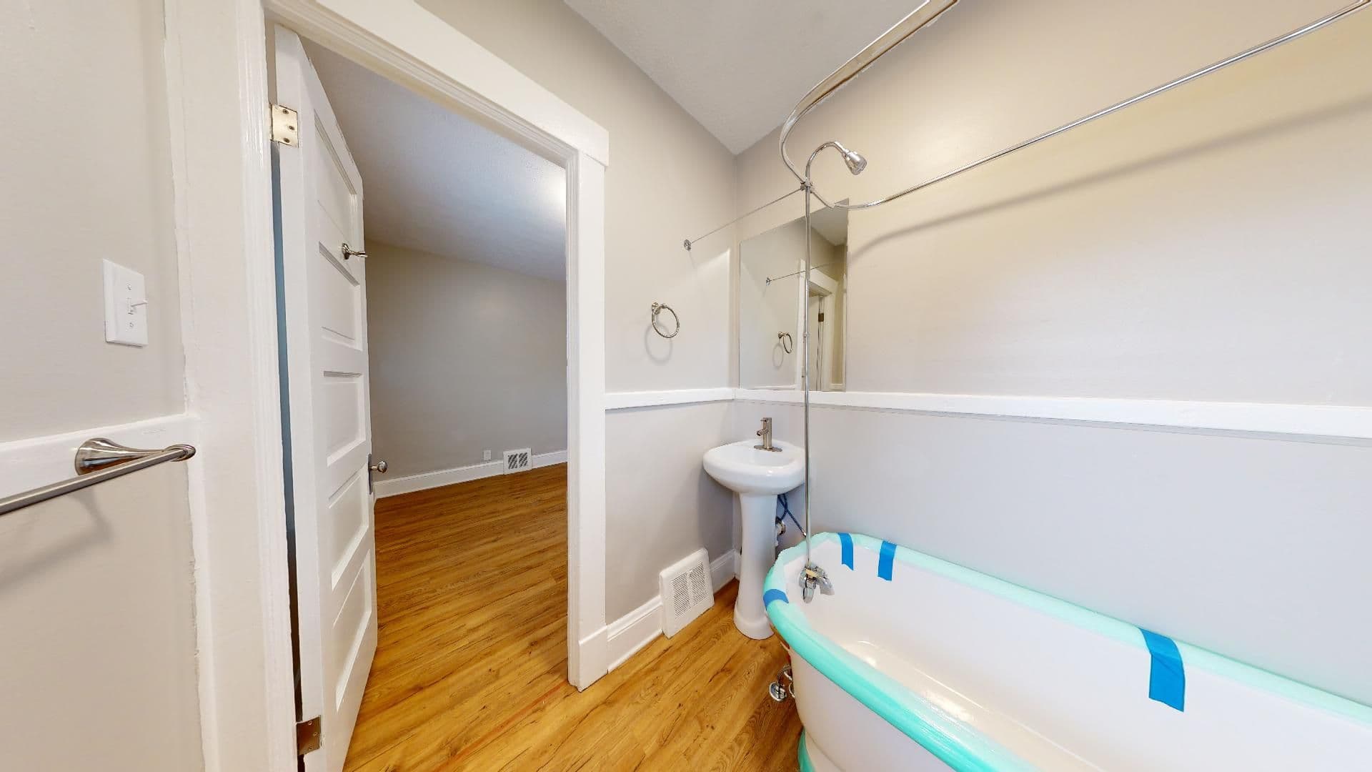 Cleveland Apartment: 4420 Bush Ave.