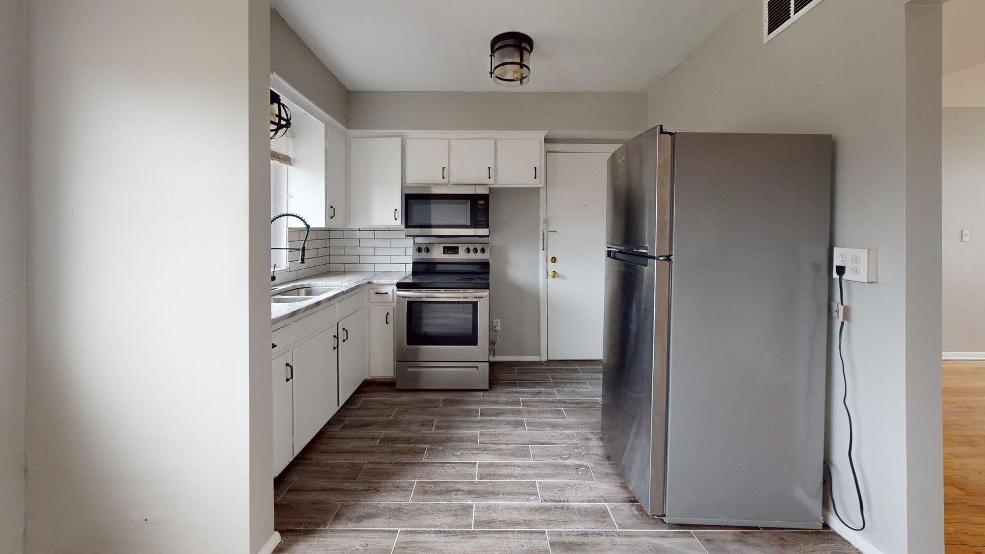 Rocky River Apartment: 18915 Hilliard Blvd.