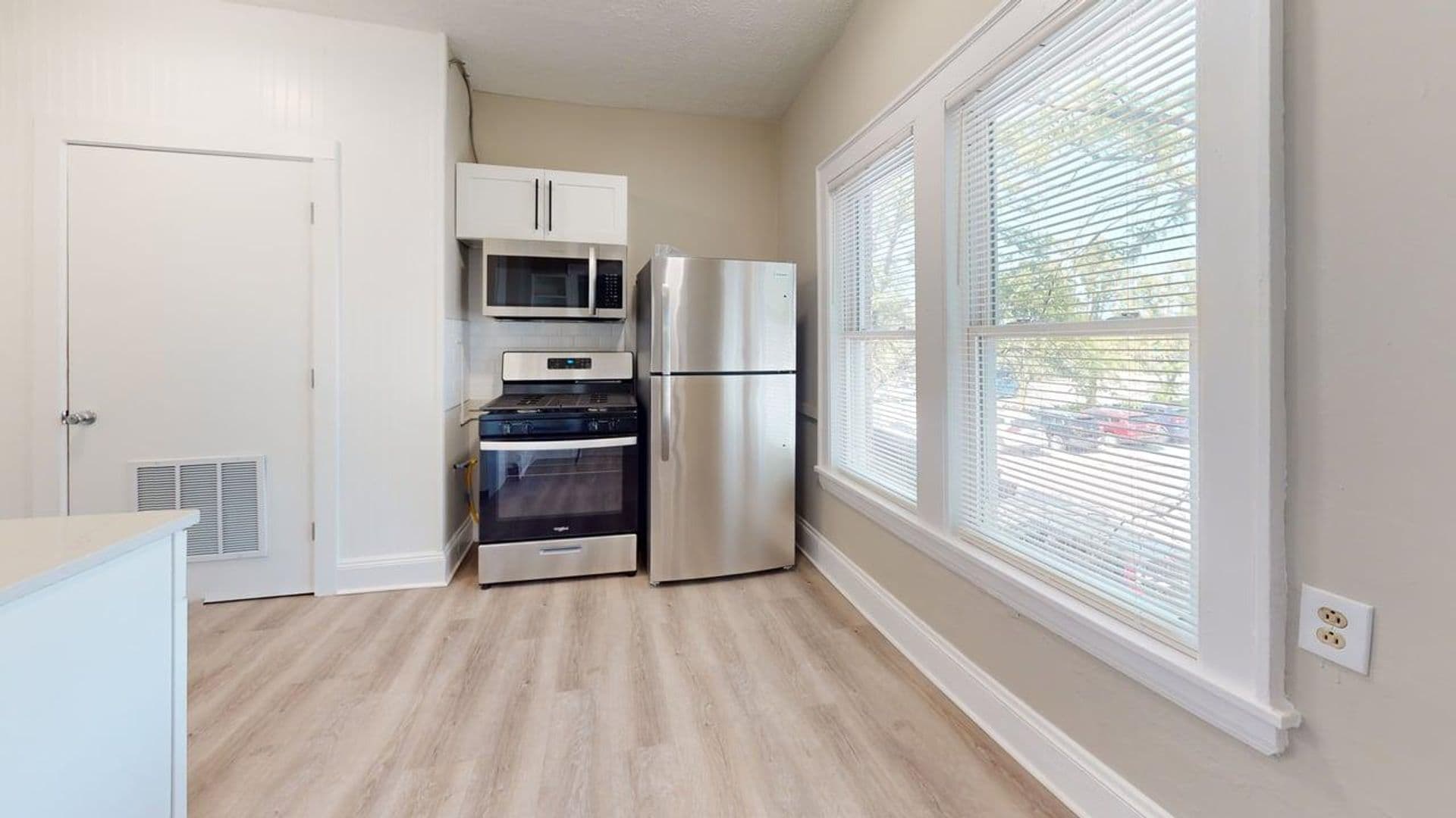 Cleveland Apartment: 3845 Riveredge Rd.