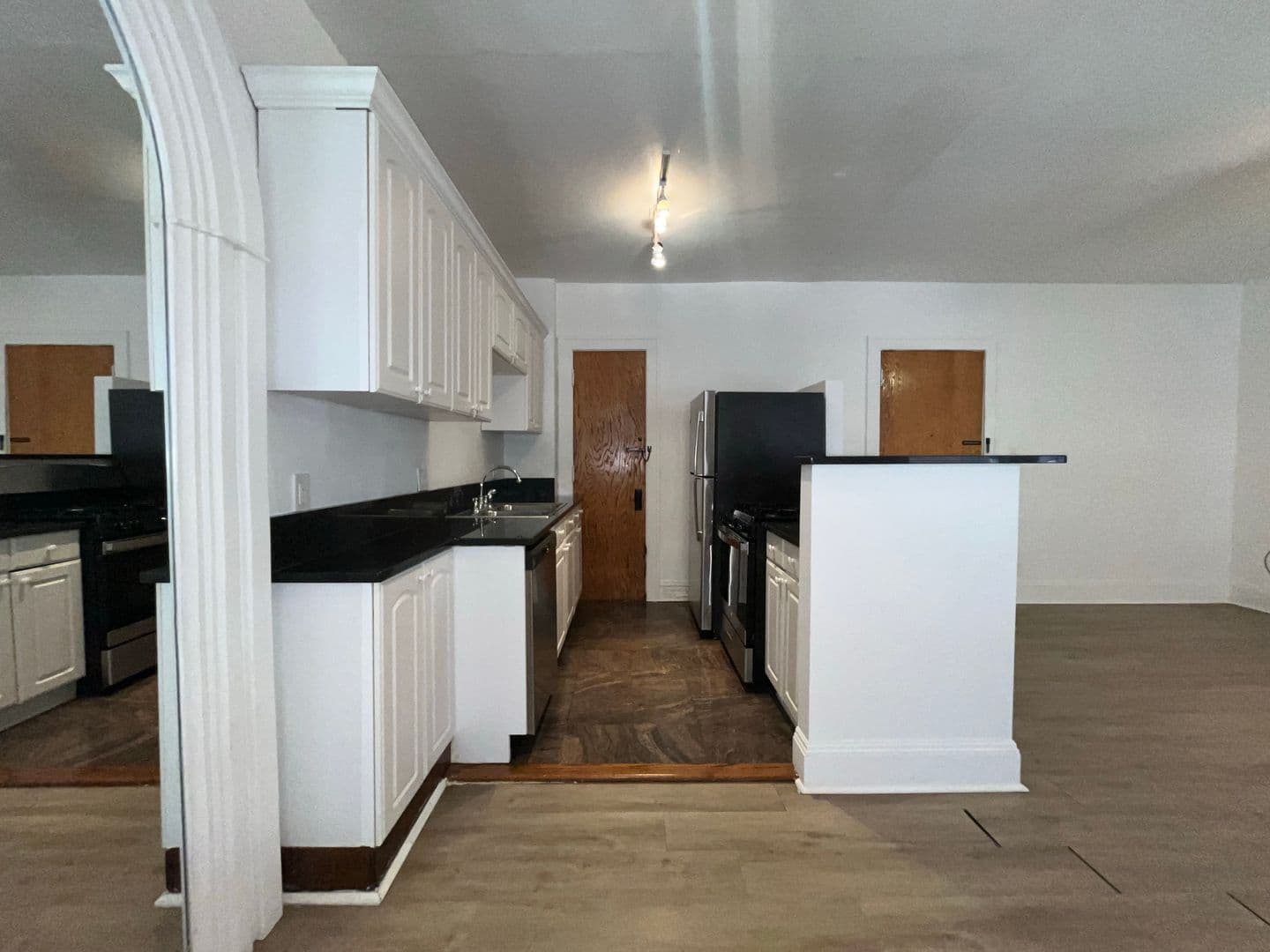 Cleveland Heights Apartment: 12479 Cedar Road
