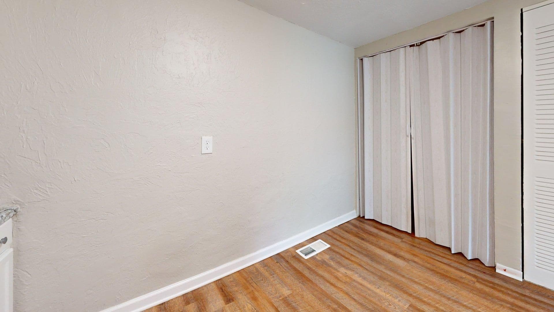 Elyria Apartment: 630 S. Abbe Rd.