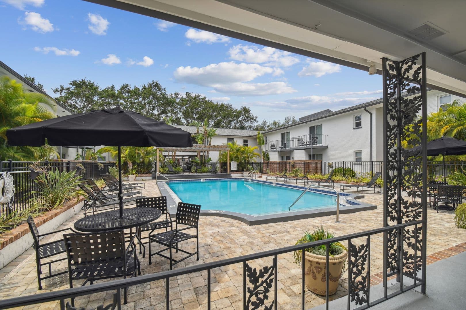 Tampa Apartment: 2401 W Morrison Ave