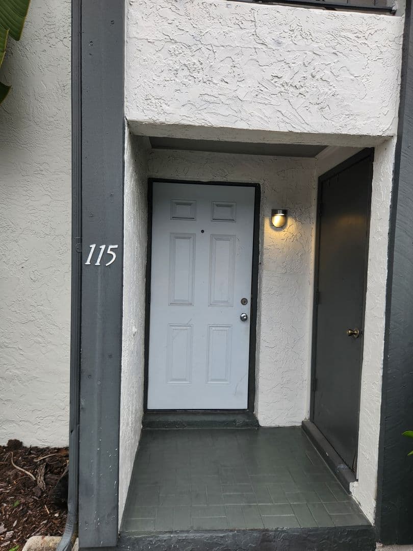 Tampa Apartment: 3701 W.  Wyoming Avenue