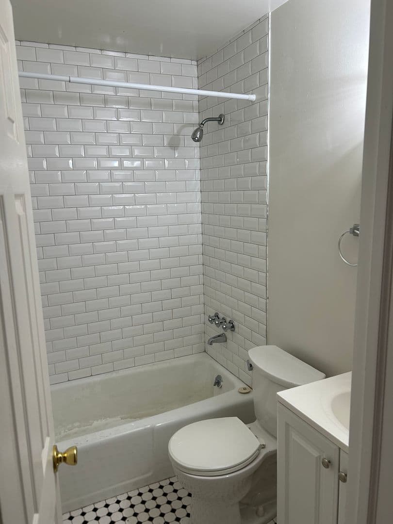 Easton Apartment: 6065 William Penn Highway