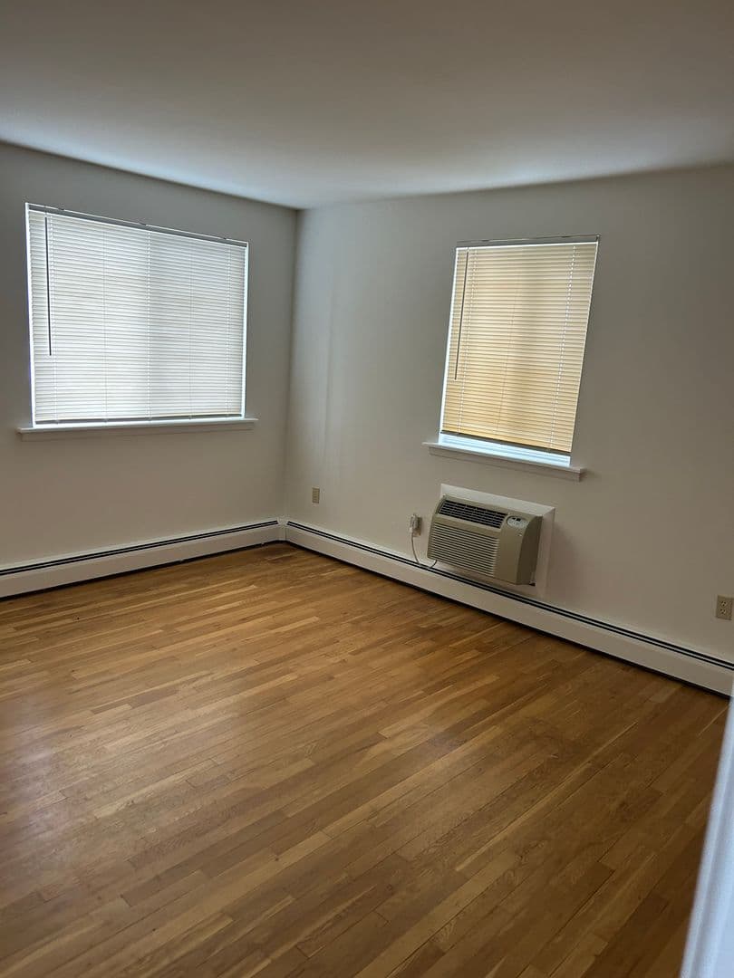 Easton Apartment: 6065 William Penn Highway