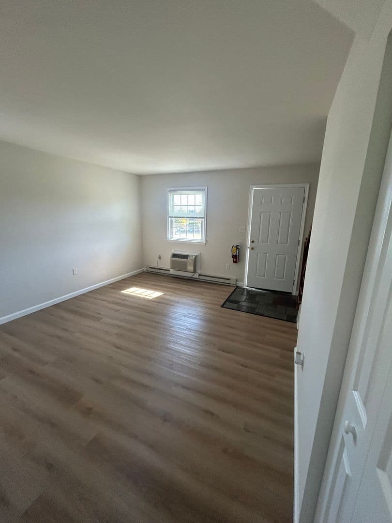 Wind Gap Apartment: 3 Taft Street