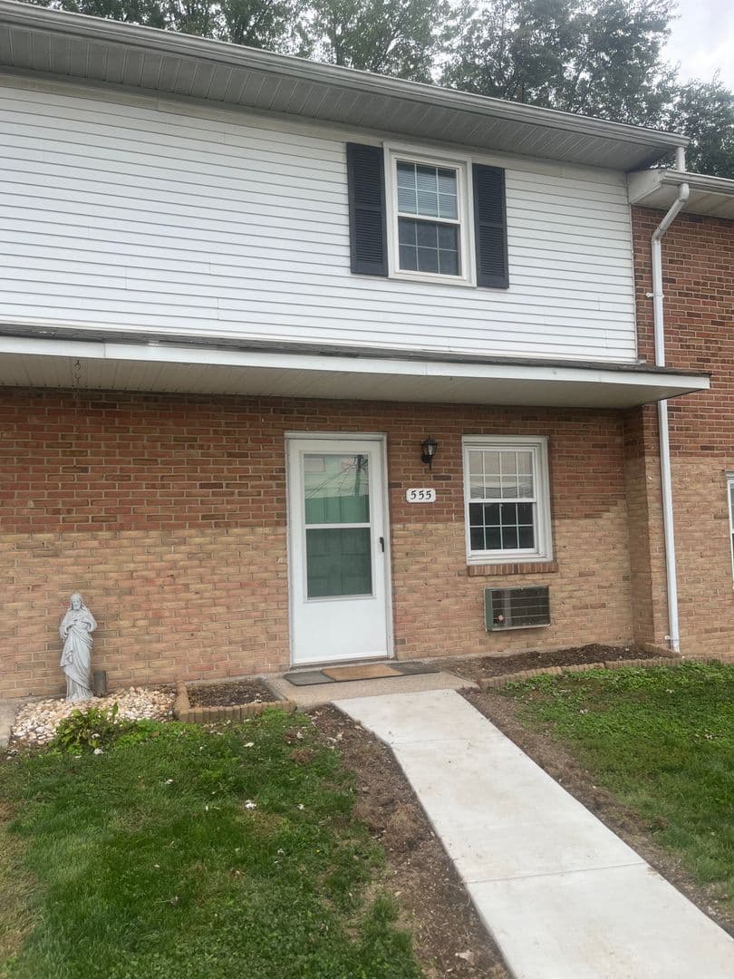 Wind Gap Apartment: 3 Taft Street