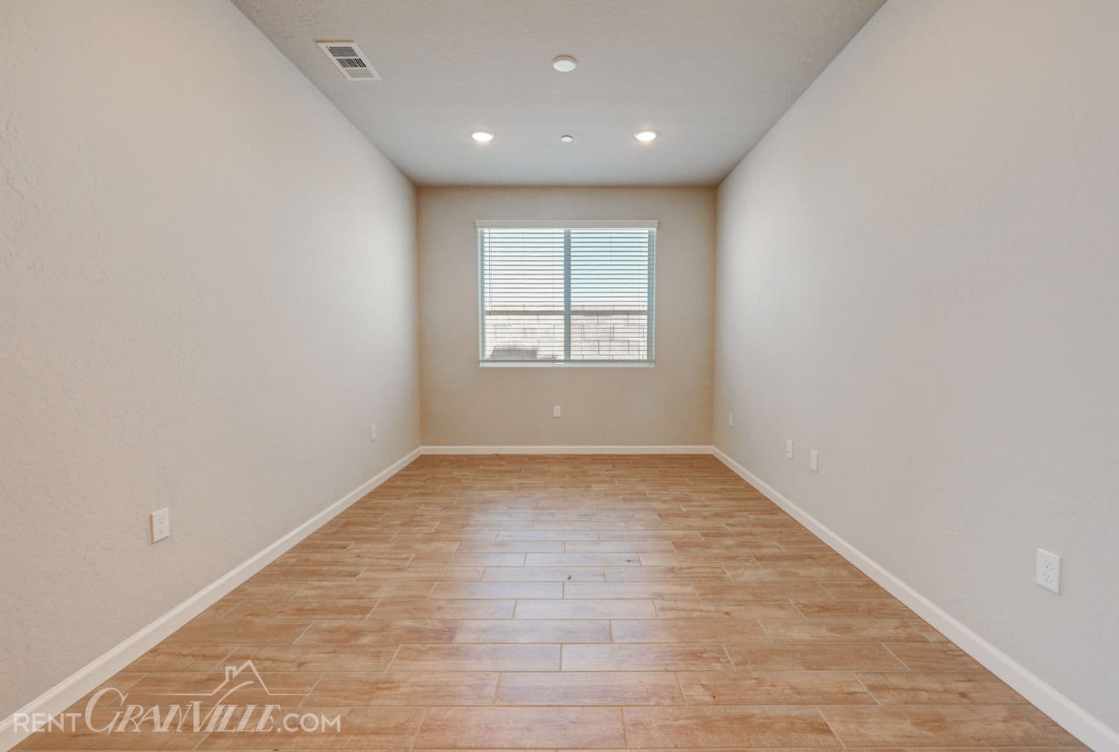 Clovis House: 877 Halford Lane