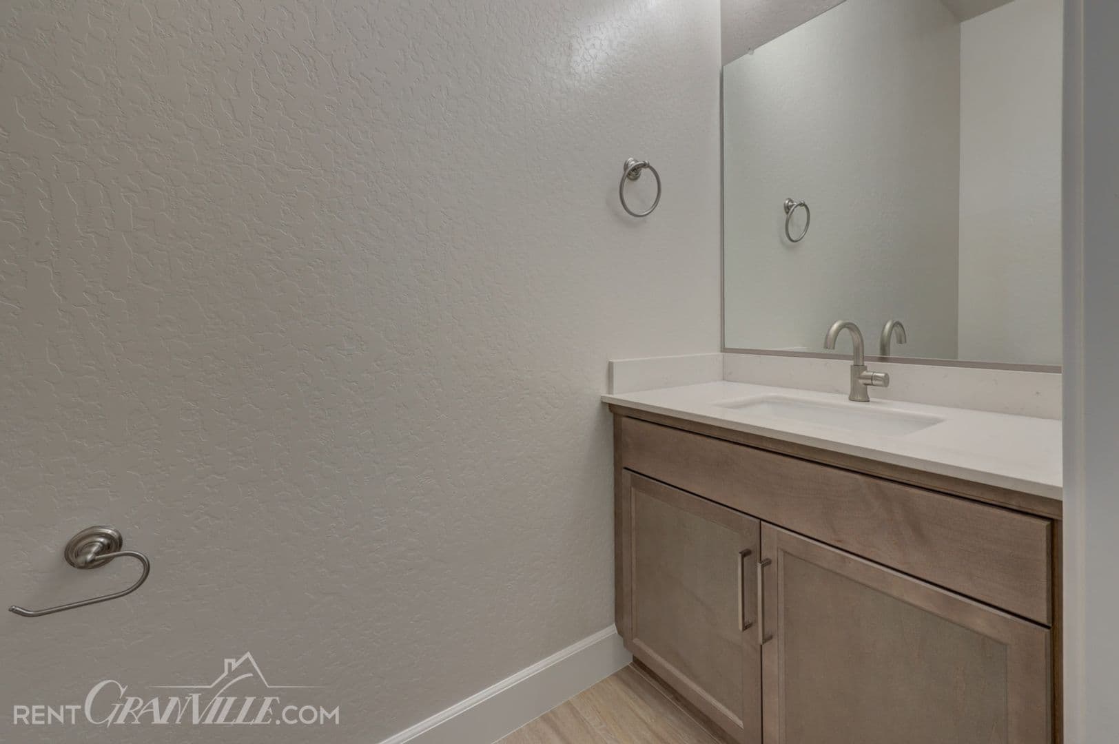 Fresno House: 1316 E Santa Ana Dr