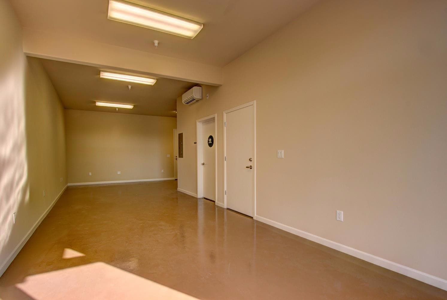 Fresno Apartment: 1525 Van Ness/1530 Fulton/1560 Fulton/2035 Stanislaus