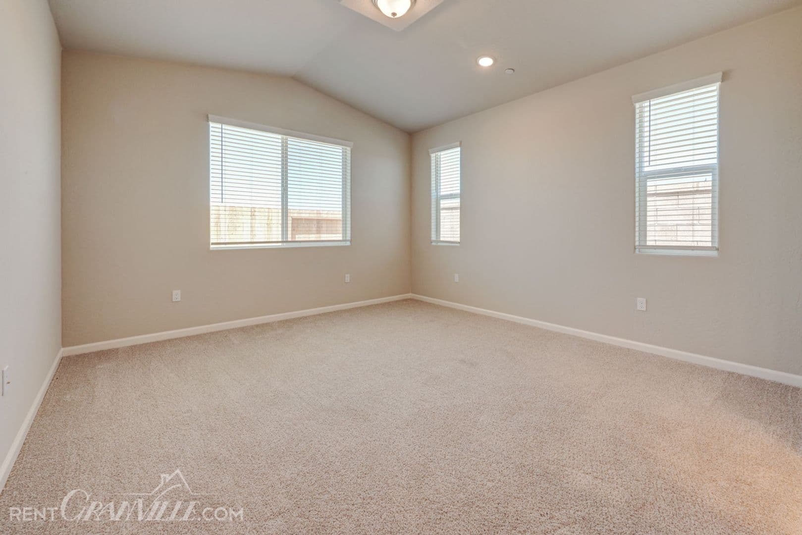 Clovis House: 877 Halford Lane