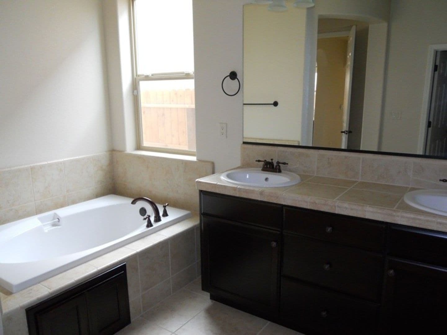 Fresno House: 11327 N Via Ventana Way