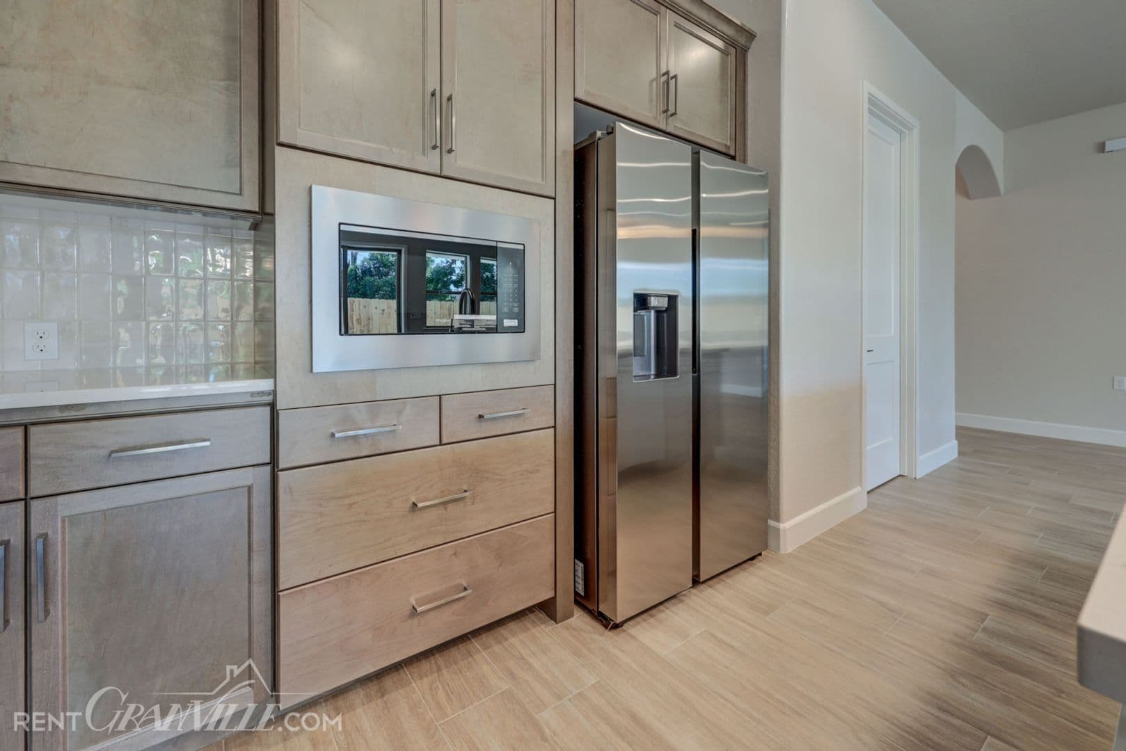 Fresno House: 1316 E Santa Ana Dr