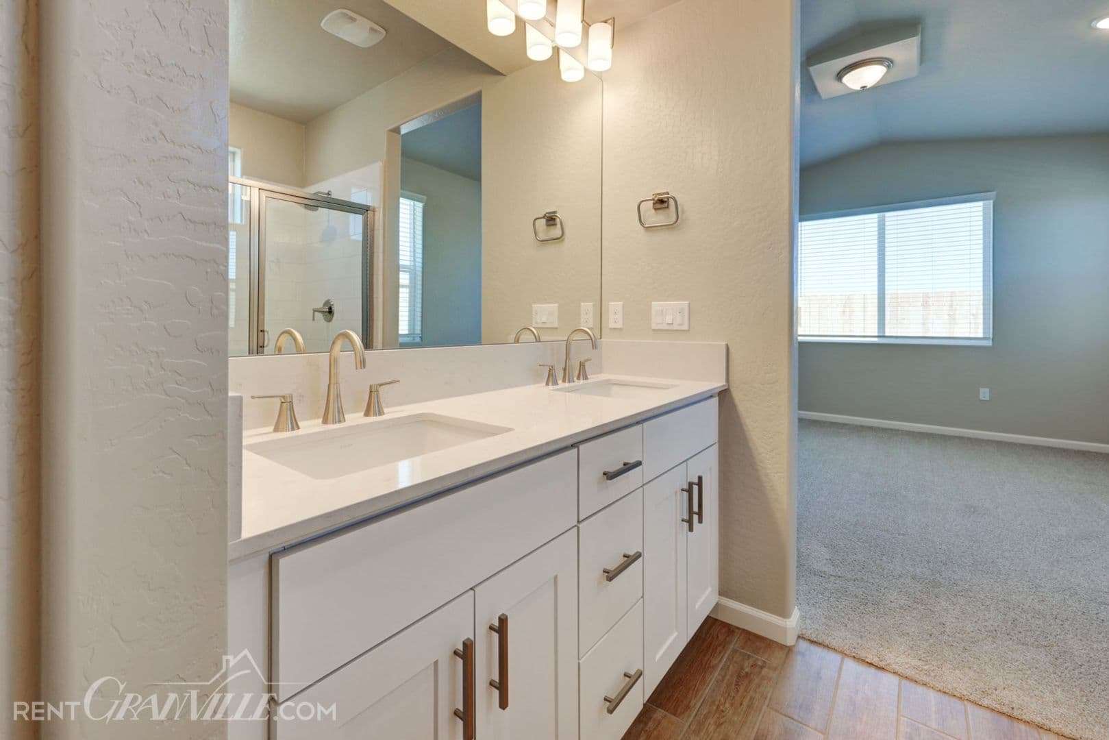 Clovis House: 877 Halford Lane