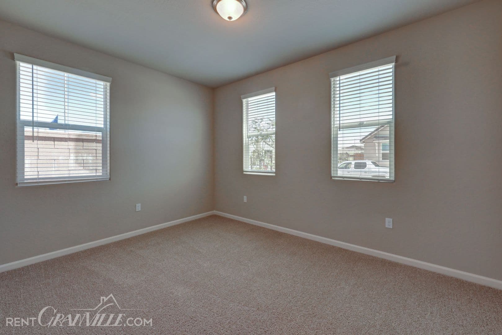 Clovis House: 877 Halford Lane