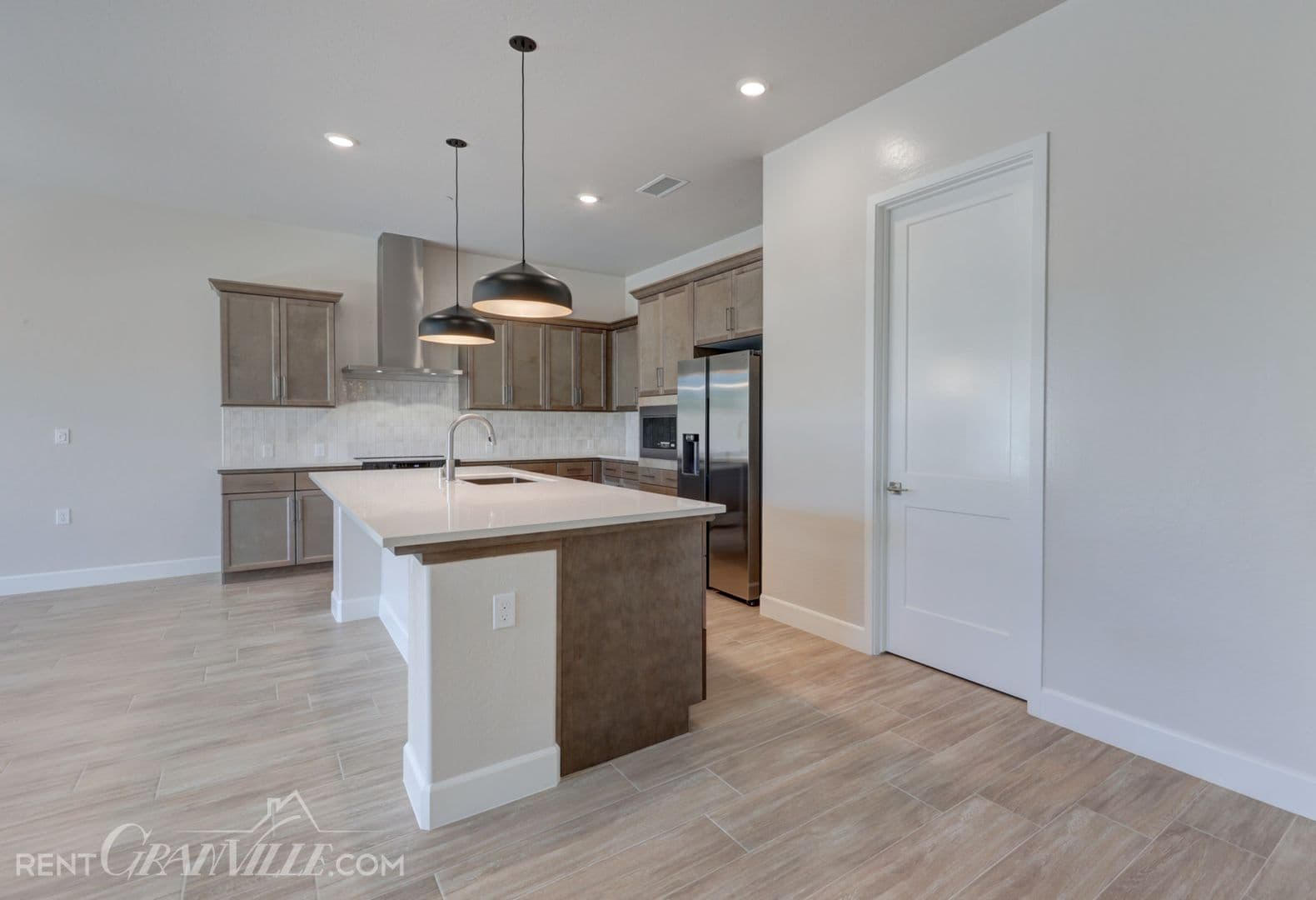 Fresno House: 1316 E Santa Ana Dr