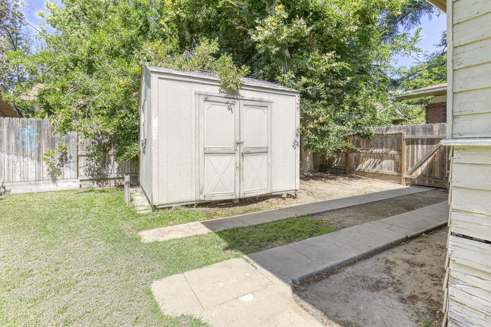 Fresno House: 734 E Peralta